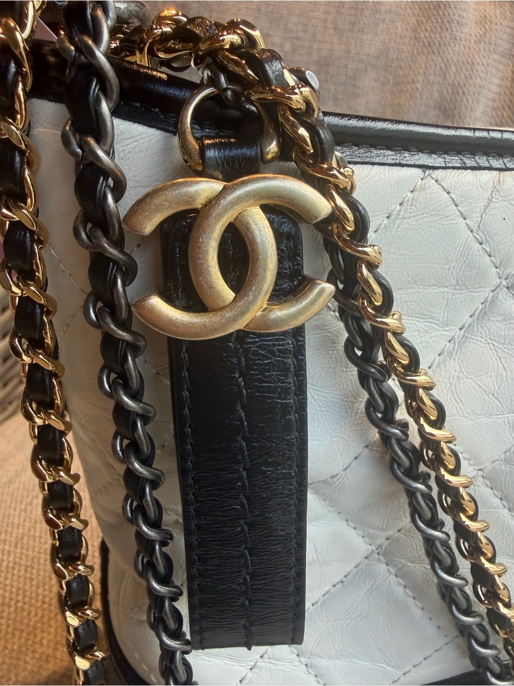 Chanel Gabrielle Hobo Quilted Aged Calfskin Medium - Picture 12 of 14